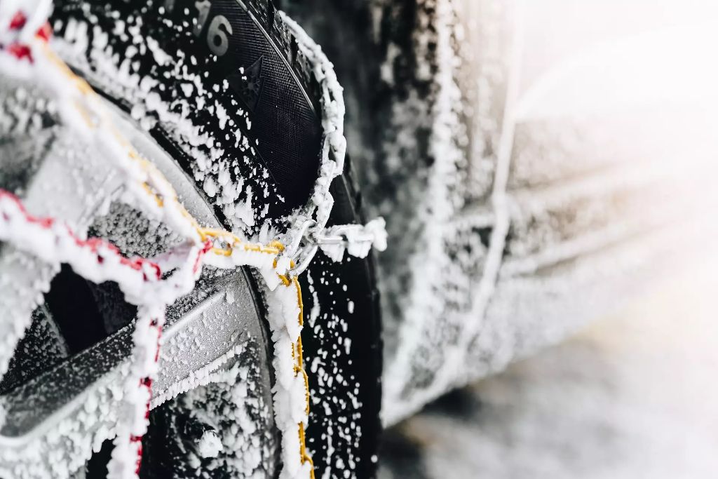 snow chains on tires