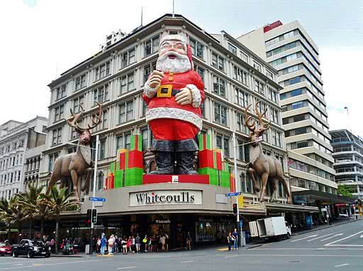 Whitcoulls_Queen_Street_Christmas_facade