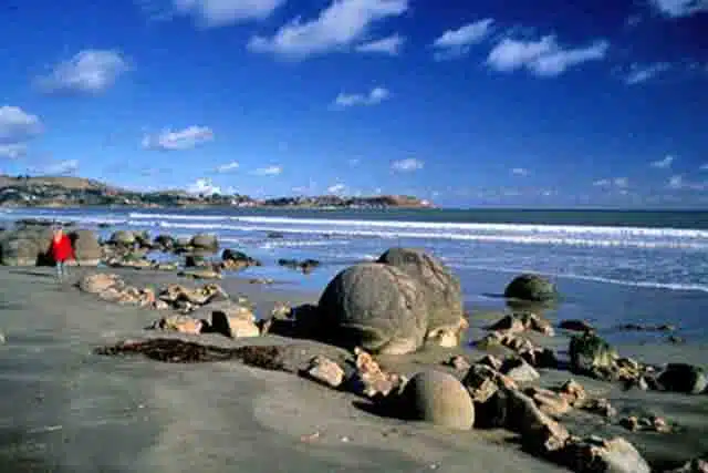 Image of the spherical Moeraki Boulders