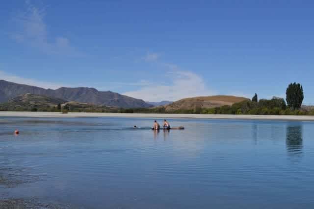 Image looking out over the lake in Wanaka, New Zealand