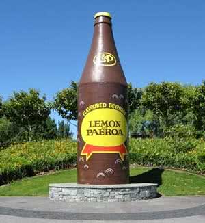 Image of the giant L&P Bottle in Paeroa