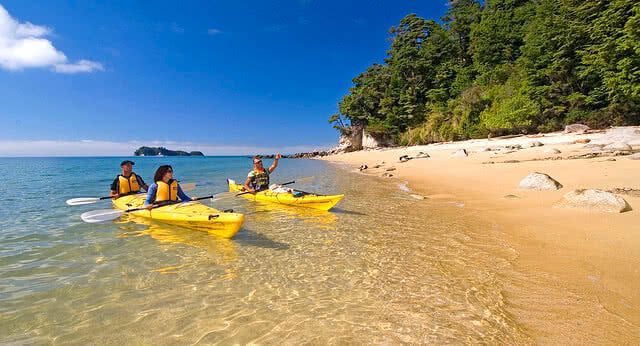 Image of people kayaking in the Abel Tasman National Park, Nelson