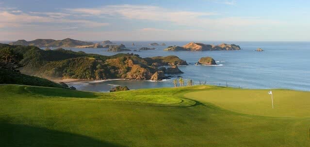 Image of the iconic 16th green at Kauri Cliffs Golf Club