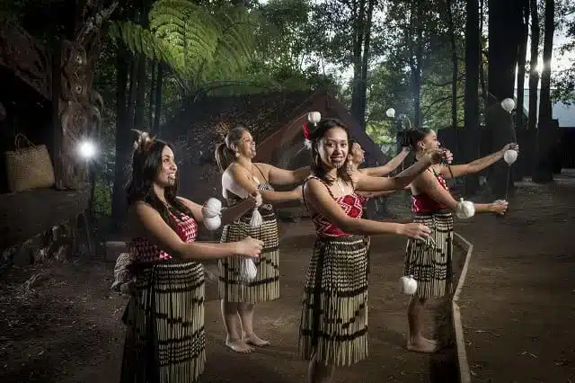 Tamaki Maori Village traditional crafts