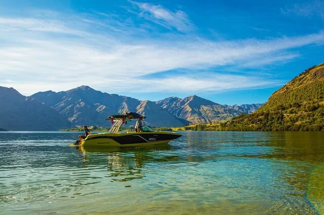 Lake Wanaka is the perfect place to try out wakeboarding for the first time