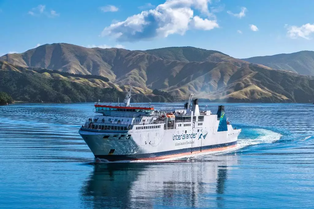 interislander ferry from north to south island new zealand