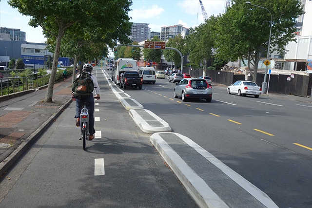 Cyclist in Auckland city road