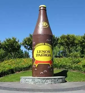 Image of a giant L&P bottle in Paeroa